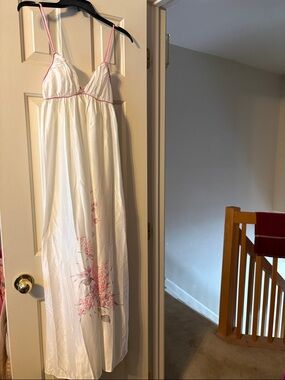 Val Made Cream and Pink Floral Nightgown Size Small